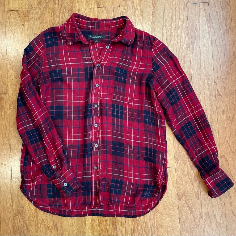 Banana Republic Red, Black, and Navy Plaid Button Down Shirt